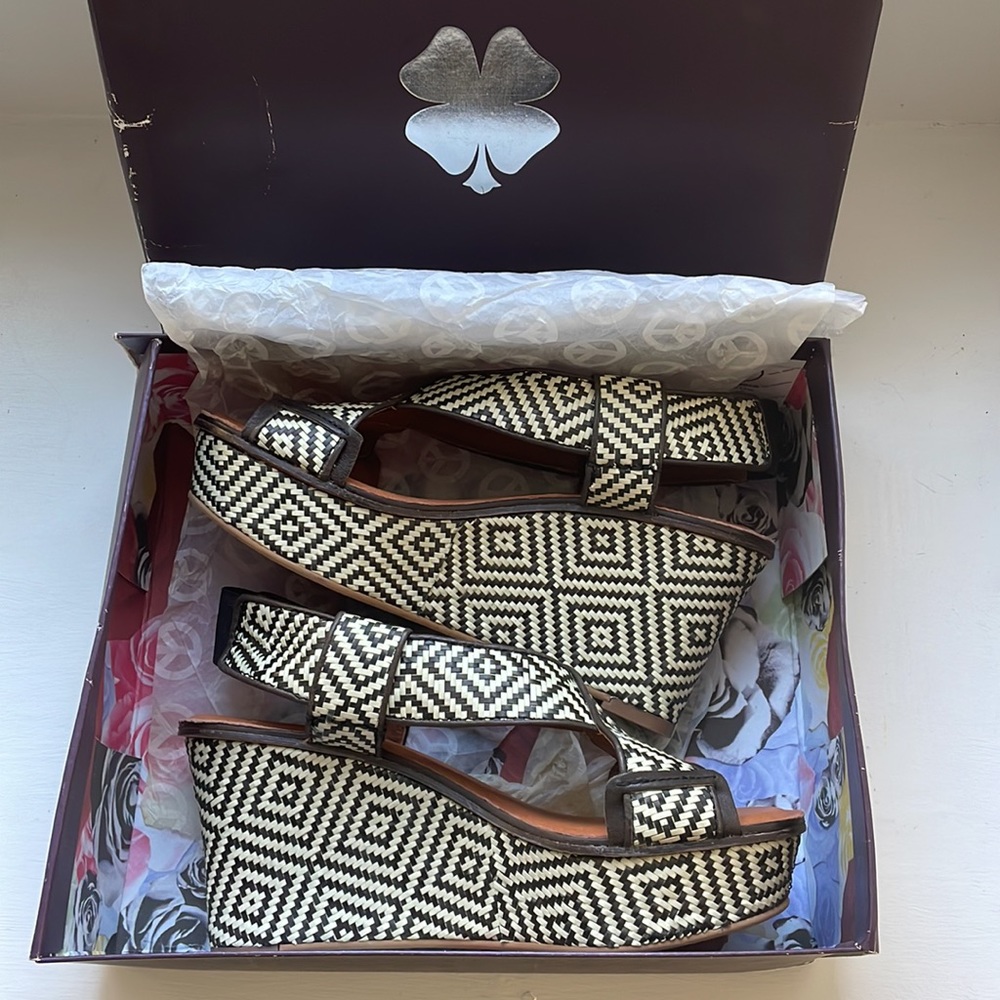 Lucky Brand gun metal bomarzo 4in wedge heel. - Picture 4 of 4